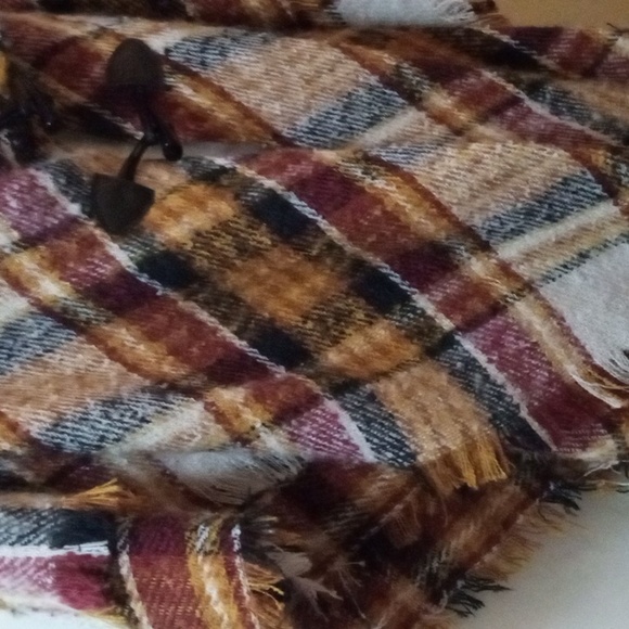 Rauna/toggle topper- one suze fits most - Picture 3 of 8